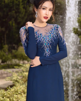 Áo dài cổ tròn họa tiết kết cườm