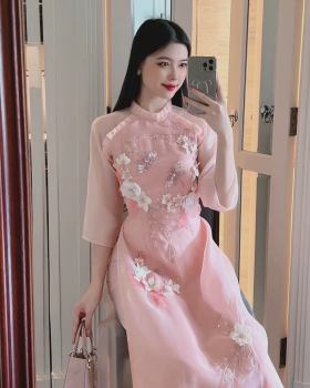 Áo dài kết hoa tinh tế sang trọng