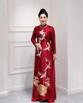 Mẫu áo dài bà sui màu đỏ đô lụa queen thêu hạc trắng – BS152