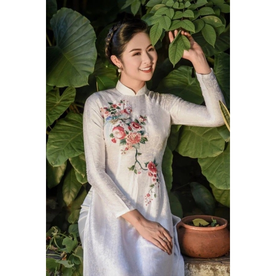 Áo dài thêu hoa hồng