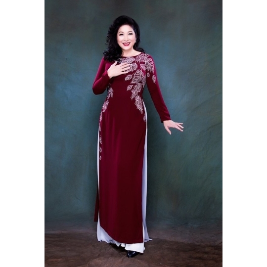 Áo dài cho mẹ cô dâu sang trọng, quý phái