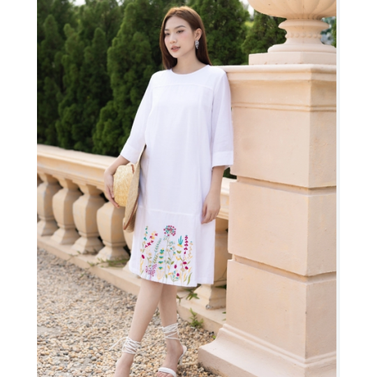 Đầm suông Linen thêu hoa Swanlake